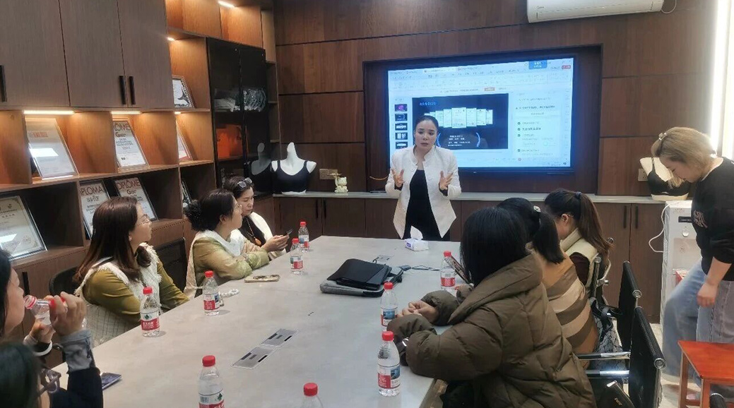 聚力共生·智启新程·共赢未来------芯力能科技内衣Tagoup她尚&龙商佳媛俱乐部资源对接暨项目说明会圆满成功
